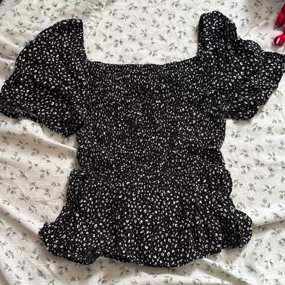 URBAN Romantics Black and White Puff Sleeve Blouse